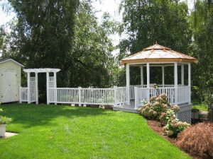 A vinyl gazebo and arbor border this yard in Vancouver, WA