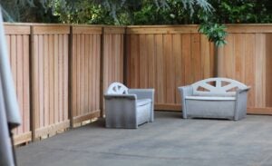 A board-on-board cedar fence creates a private seating area
