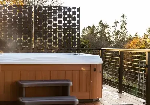 Hot_Tub_Deck_with_hideway_screen_720x