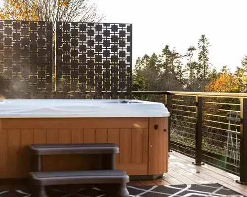 Hot_Tub_Deck_with_hideway_screen_720x